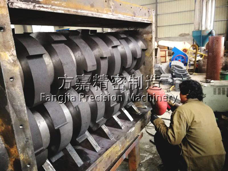 輪胎撕碎機